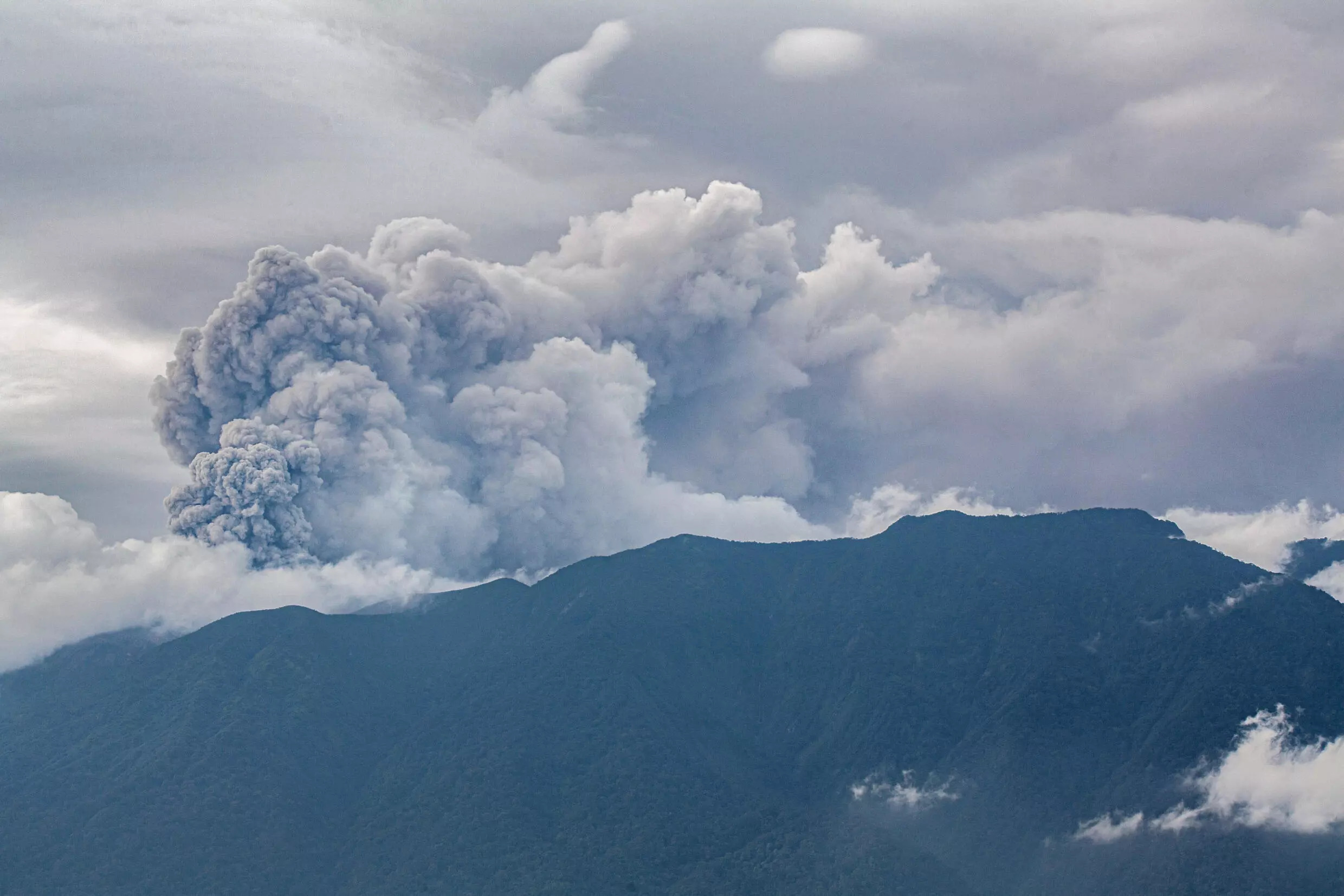 Mount Marapi on the island of Sumatra, with a peak of 2,891 meters, is on the third-highest alert level of Indonesia's four-step system. Photo: AFP