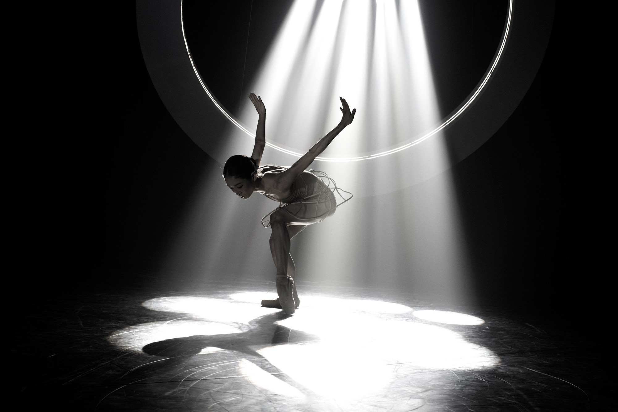 Dancer Chika Tatsumi performs the contemporary ballet ‘Senzen.’ Photo: DaiNgoStudio