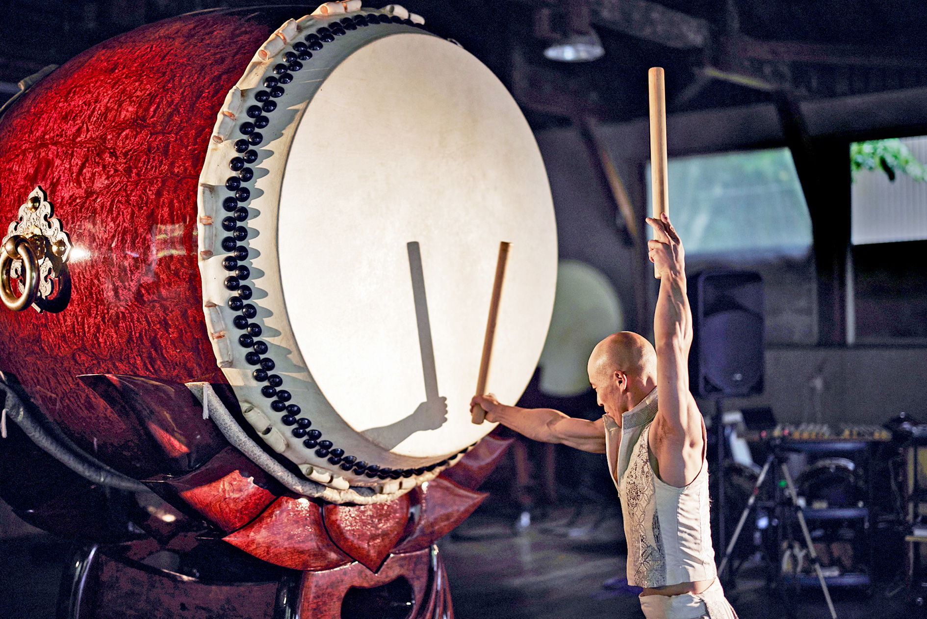 Kensaku Satou of Japan shows his mastery with Taiko drums. Photo: Koshizuka Mitsuki