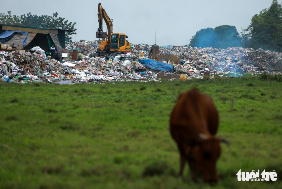 Unplanned landfills spread in Hanoi suburbs