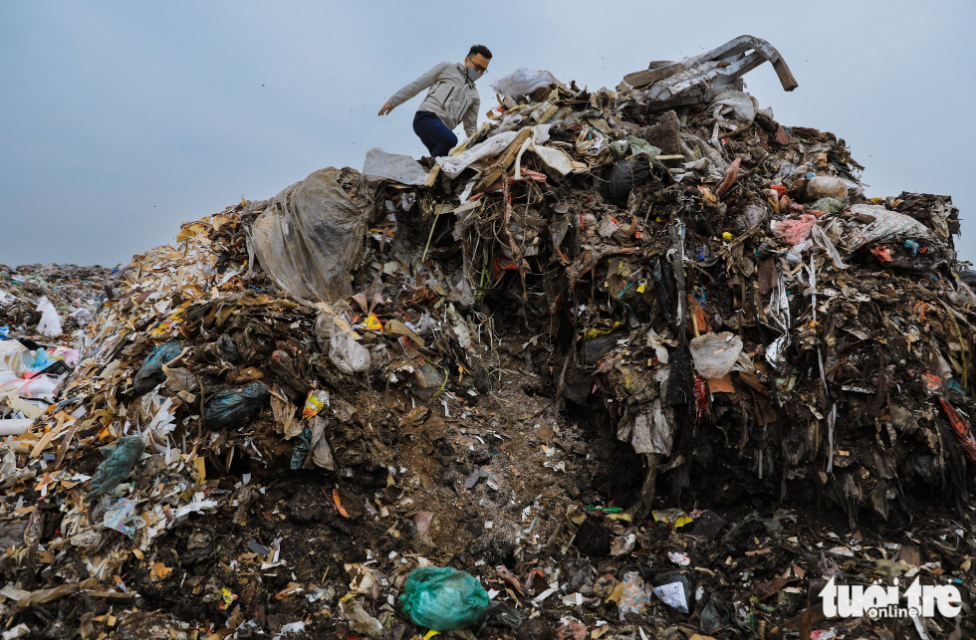A backlog of uncollected trash in a Hanoi suburb. Photo: Danh Khang / Tuoi Tre