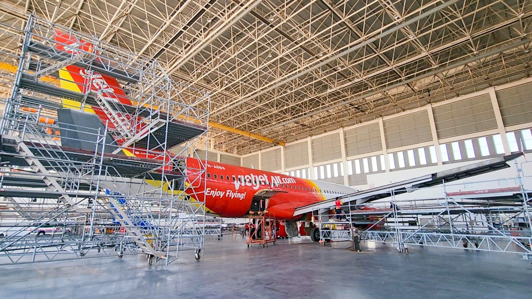 A Vietjet aircraft undergoes a C-check in a hangar meeting international standards at Wattay International Airport in Vientiane, Laos. Photo: Tuoi Tre