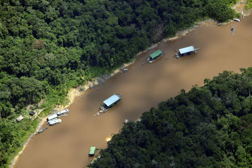 Dredgers used for illegal gold extraction are seen during a joint operation between Colombian and Brazilian authorities in the Amazon jungles, Colombia December 2, 2023. Photo: Reuters