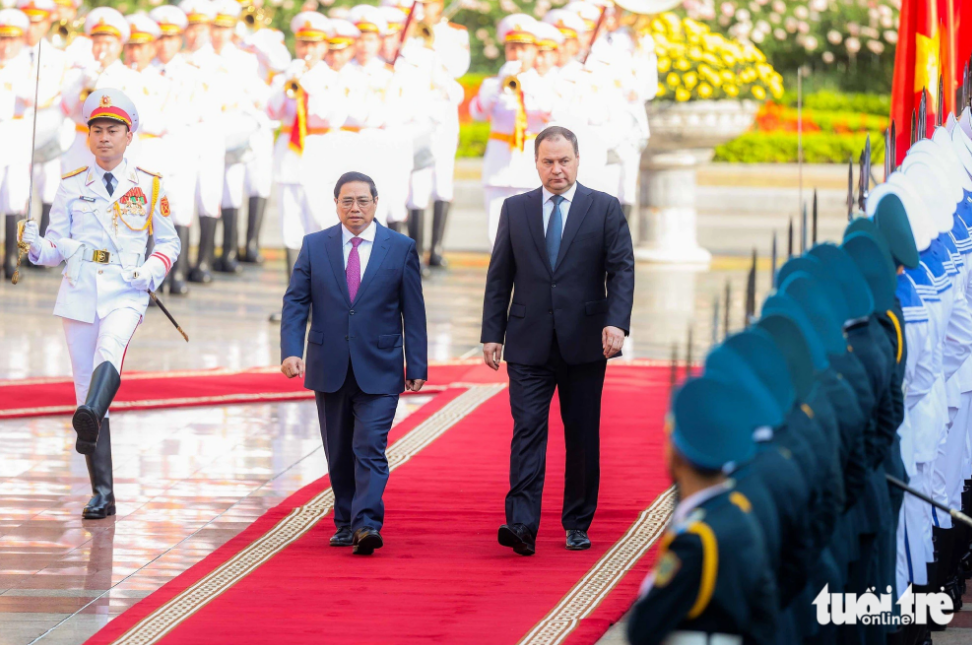 Vietnamese prime minister chairs welcome ceremony for Belarusian premier