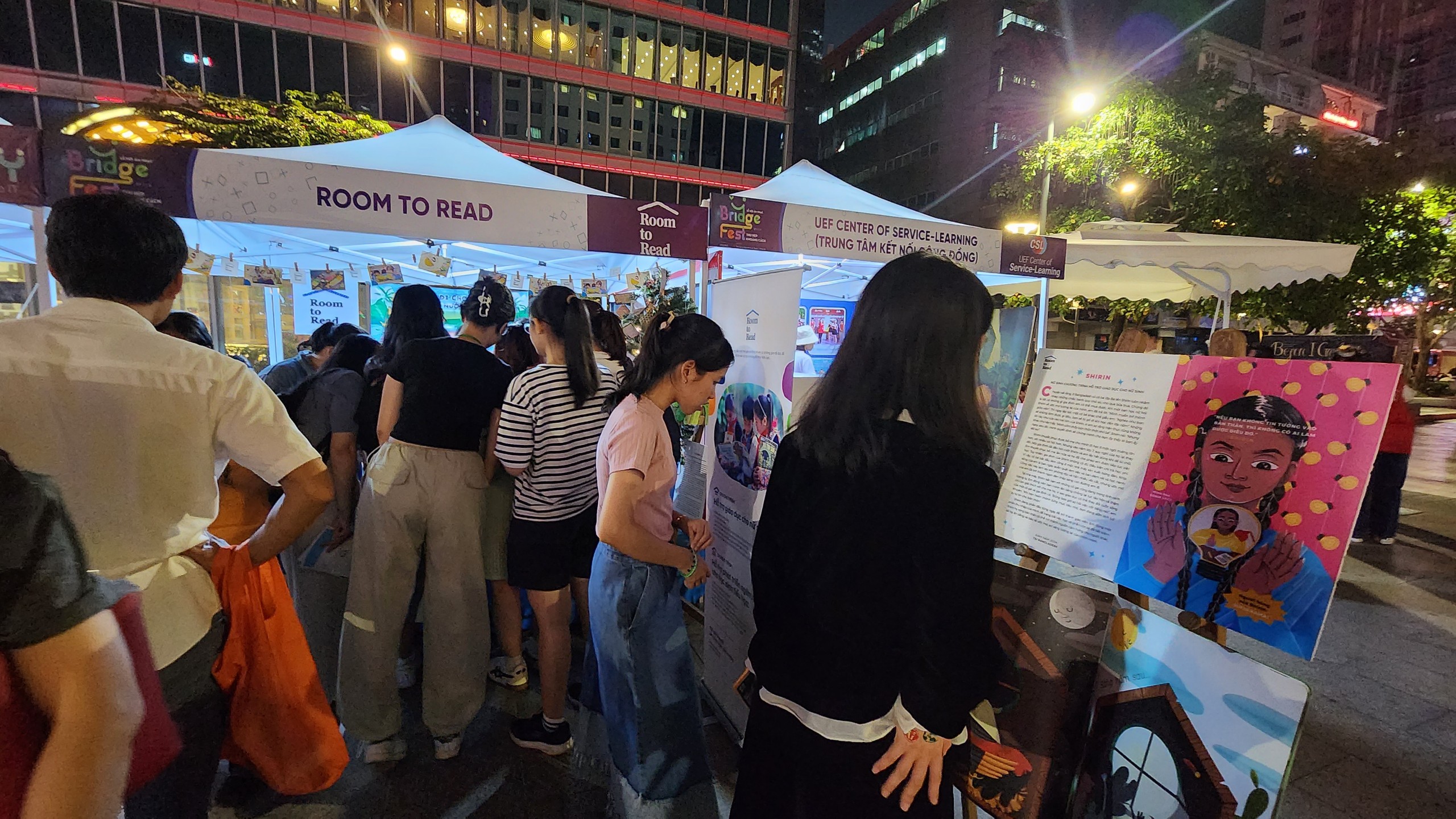People visit the booths of social organizations participating the BridgeFest Music Festival 2023 in Ho Chi Minh City on December 9, 2023. Photo: Minh Chau / Tuoi Tre News