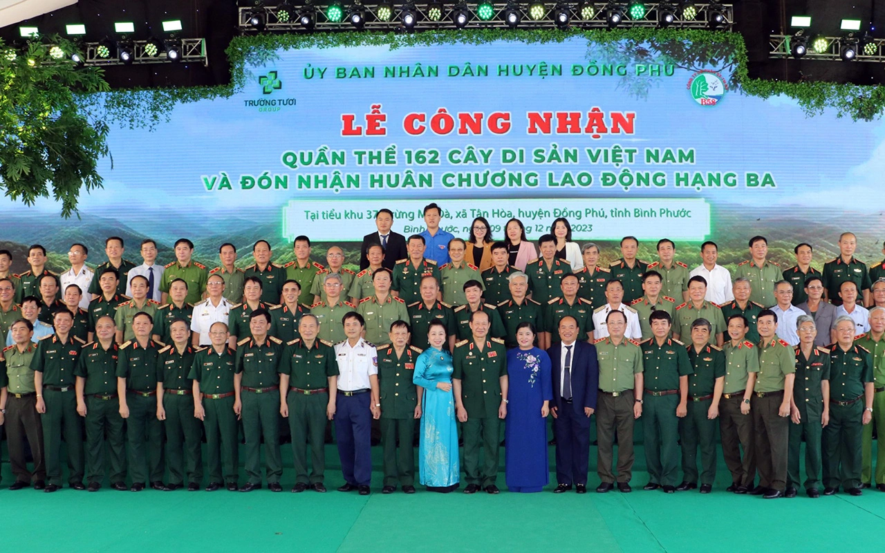 Binh Phuoc Province, southern Vietnam holds a ceremony to recognize 162 trees in Ma Da Forest as national heritage plants. Photo: Nam Ha / Tuoi Tre