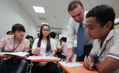 Vietnam rises 2 notches in yearly global English proficiency index: EF