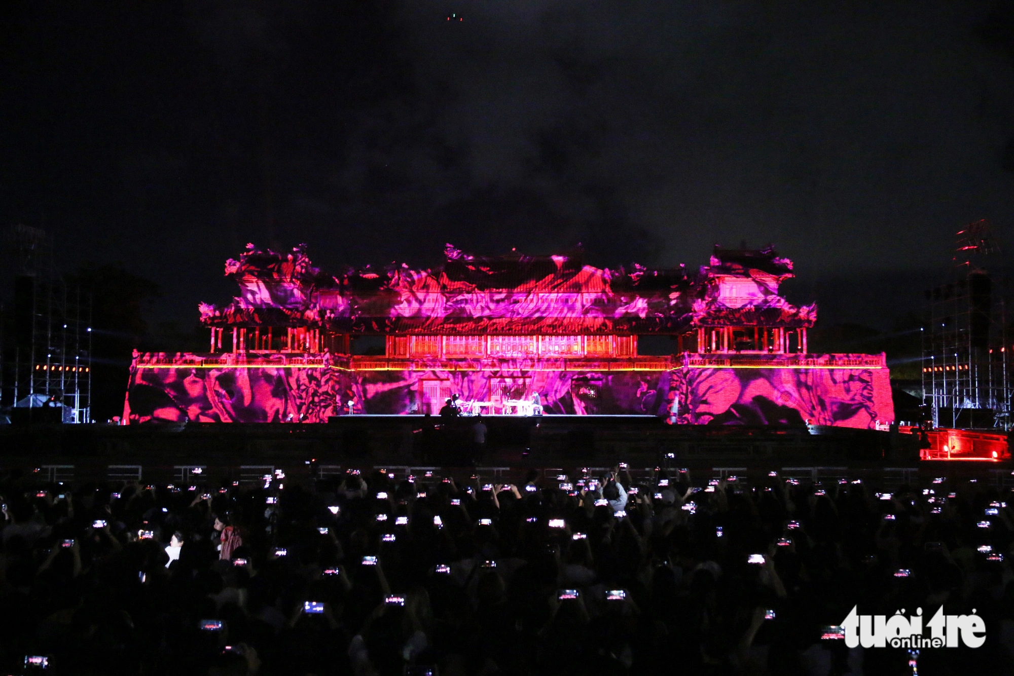 Ngo Mon is illuminated by 3D mapping technology during the artistic performance program ‘Hue by Light – The Live Show’ in the citadel of Hue, Hue City, Thua Thien-Hue Province, central Vietnam, December 12, 2023. Photo: Nhat Linh / Tuoi Tre