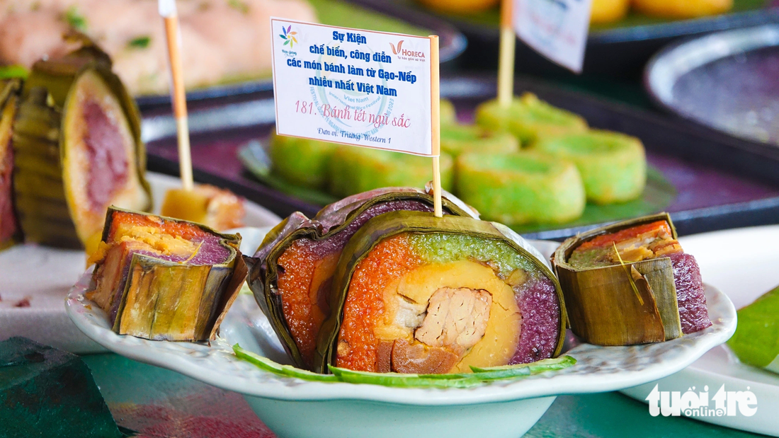 Mekong Delta rice festival sets new record with 200 traditional Vietnamese cakes