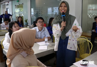 Participants of the ASEAN - Japan Youth Festival 2023 discuss issues related to sustainable development at a session held within the framework of the festival in Ho Chi Minh City on December 12, 2023. Photo: Binh Minh / Tuoi Tre