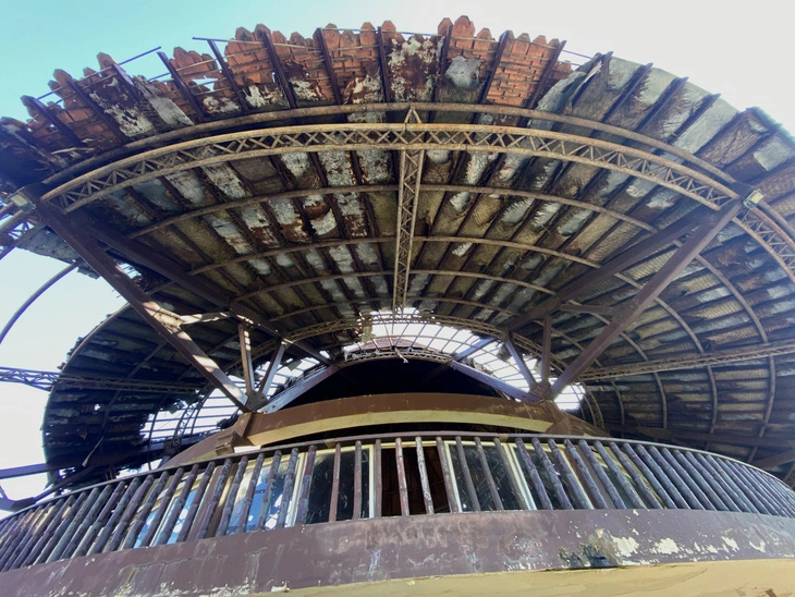 A degraded bar at an abandoned luxury resort at Cua Dai beach in Hoi An City, Quang Nam Province, central Vietnam. Photo: B.D. / Tuoi Tre