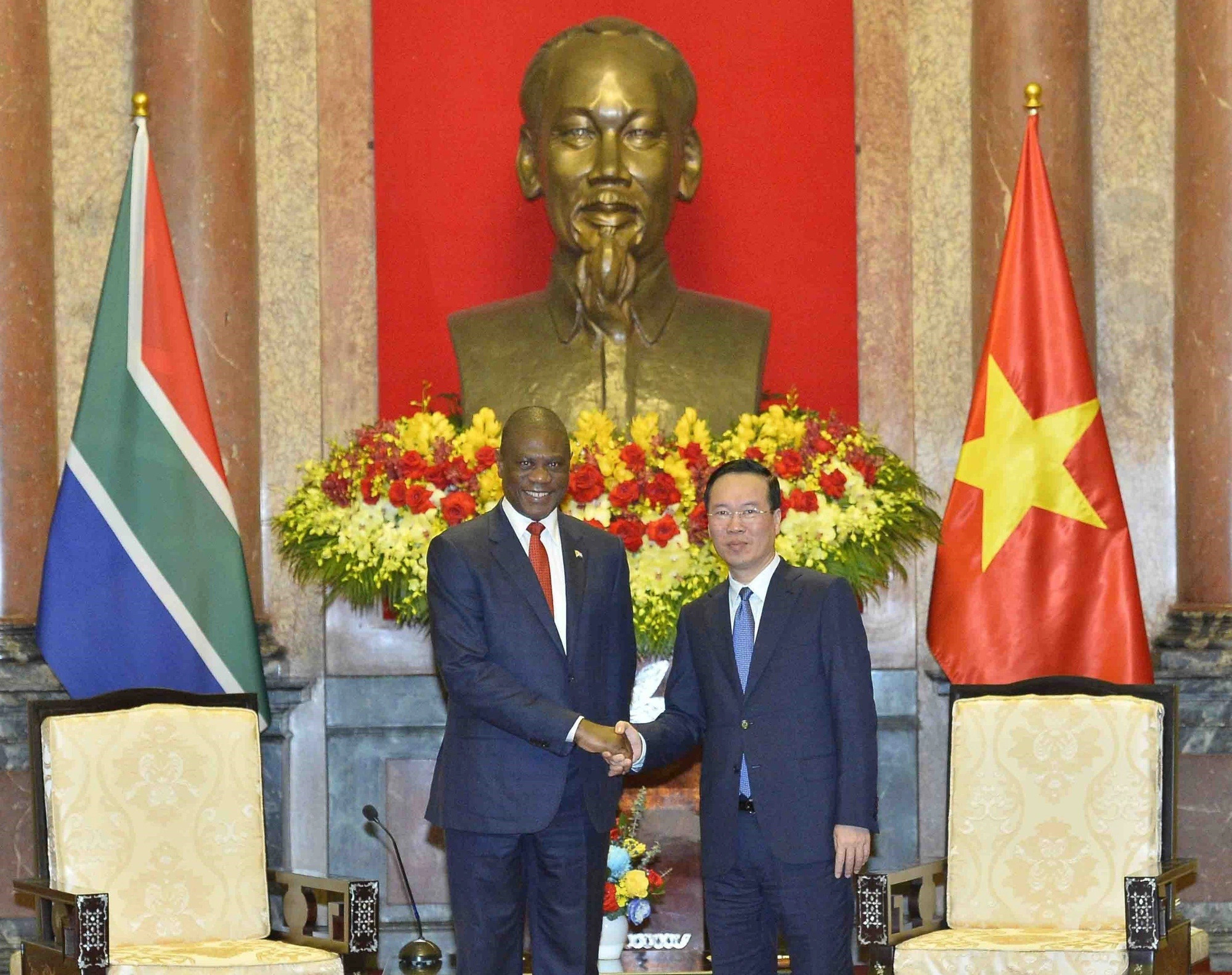 Vietnamese state president hosts S.African vice-president