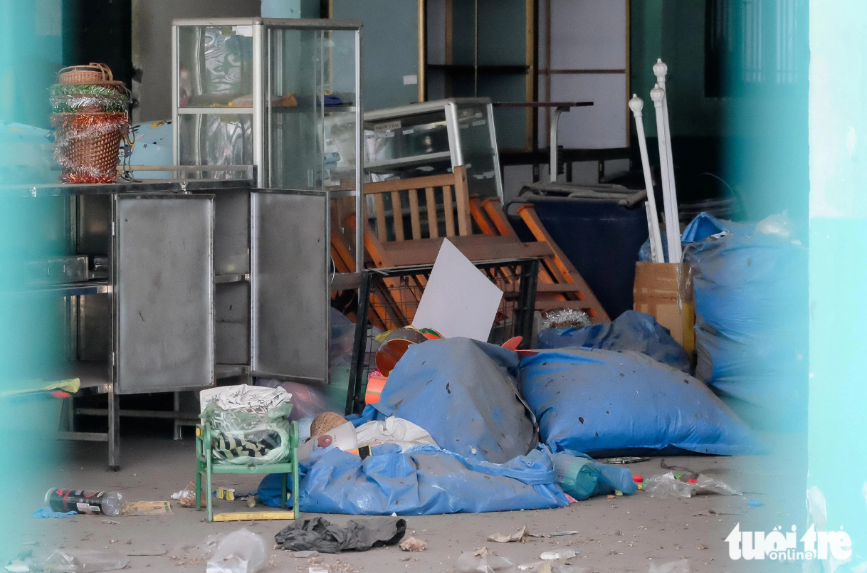 The inside of the old headquarters of the Ward 3 Police Agency on Nguyen Duy Duong Street in District 10 is in a mess. The building covers 227 square meters. Photo: Phuong Nhi / Tuoi Tre