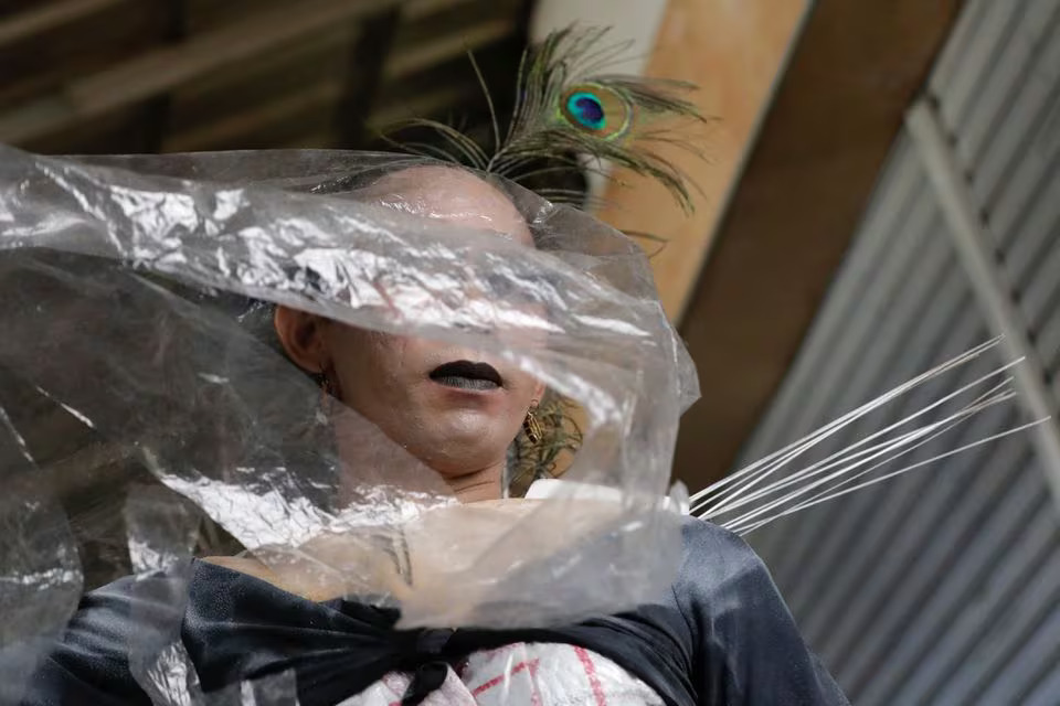 Icha, 43, a trans woman presents a recycled material to bring awareness to LGBT rights and environmental protection during a Trans Super Heroes fashion show at a traditional market in Jakarta, Indonesia, December 17, 2023. Photo: Reuters