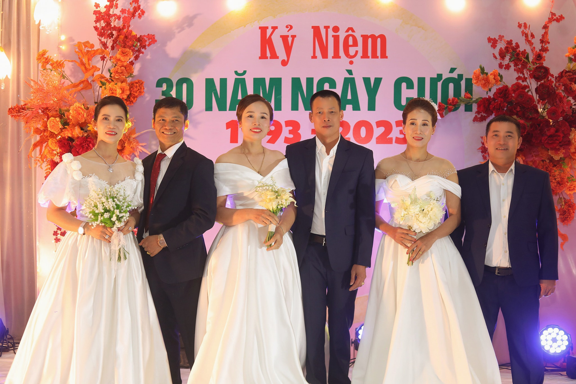 Close friends’ joint 30th wedding anniversary captivates online community in Vietnam