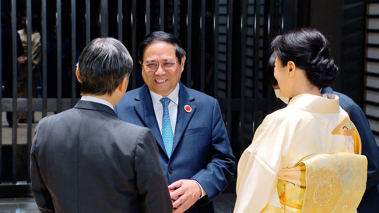 Vietnamese Prime Minister Pham Minh Chinh (C) meets with Japanese Emperor Naruhito, Empress Masako, Tokyo, Japan, December 18, 2023. Photo: Vietnam News Agency