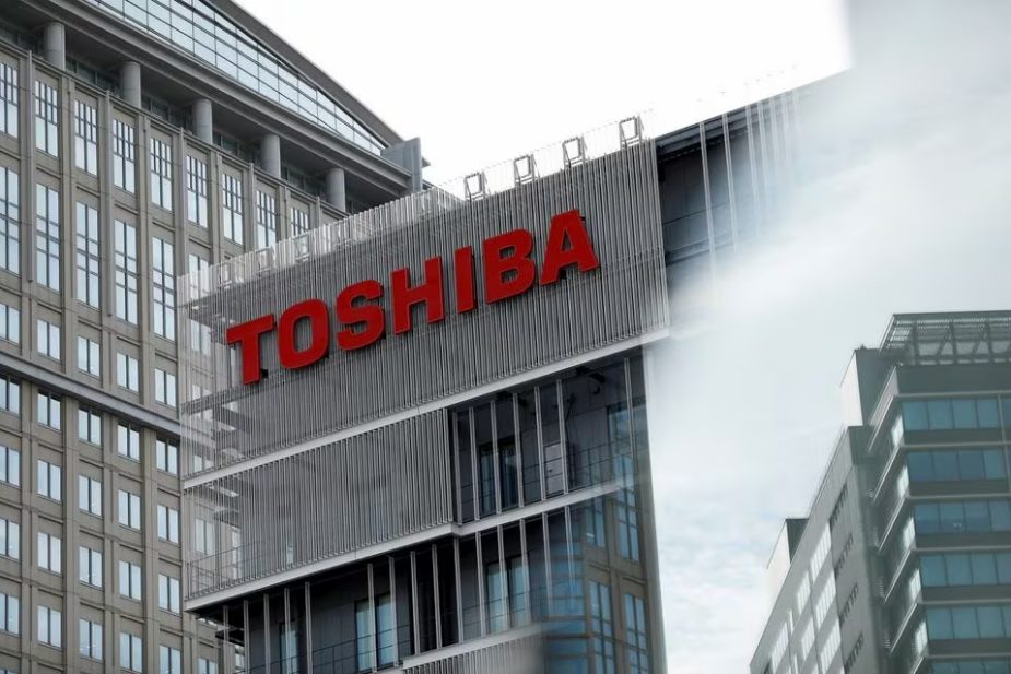 The logo of Toshiba Corporation is displayed at the company's building in Kawasaki, Japan, April 5, 2023. Photo: Reuters