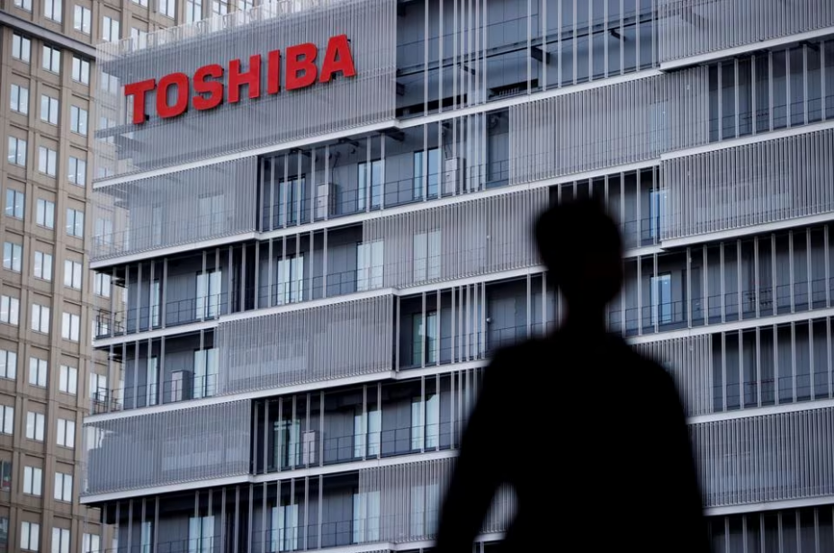 The logo of Toshiba Corp is displayed at the company's building in Kawasaki, Japan, April 5, 2023. Photo: Reuters