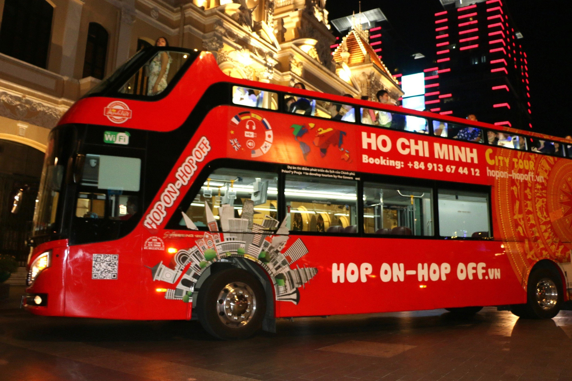 Exploring sleepless Ho Chi Minh City via all-night double-decker bus tour