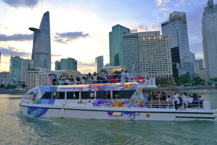 Double-decker boat makes debut on Saigon River