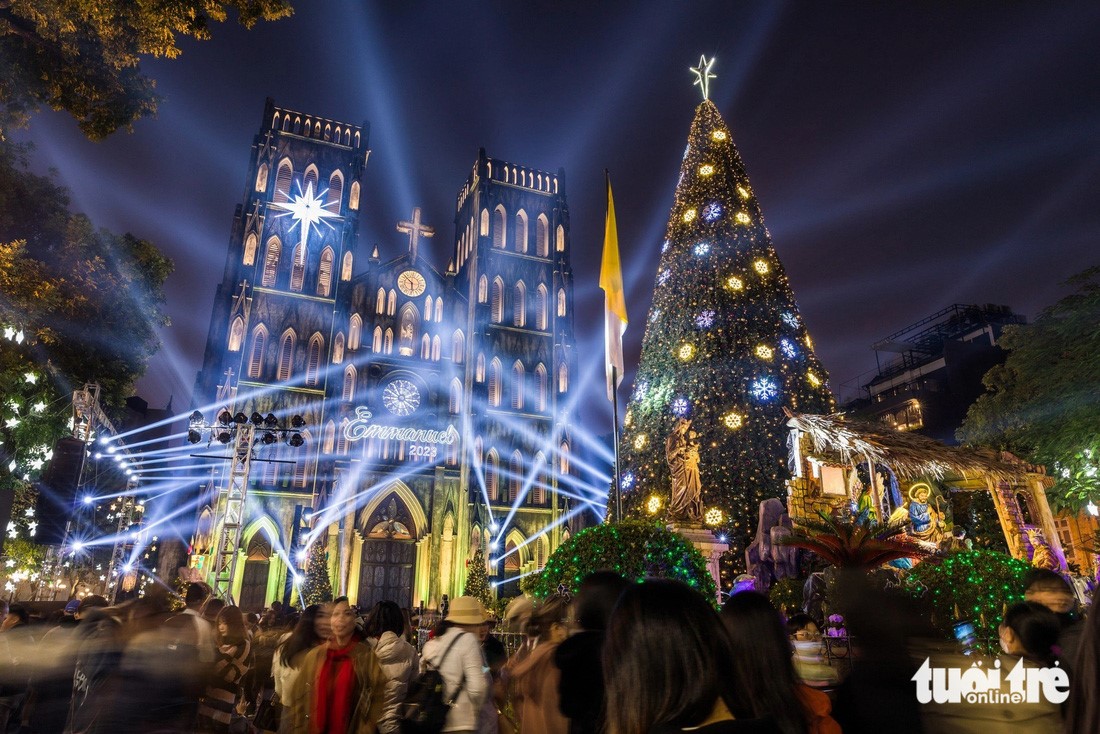 Festive Christmas atmosphere spreads across Vietnam