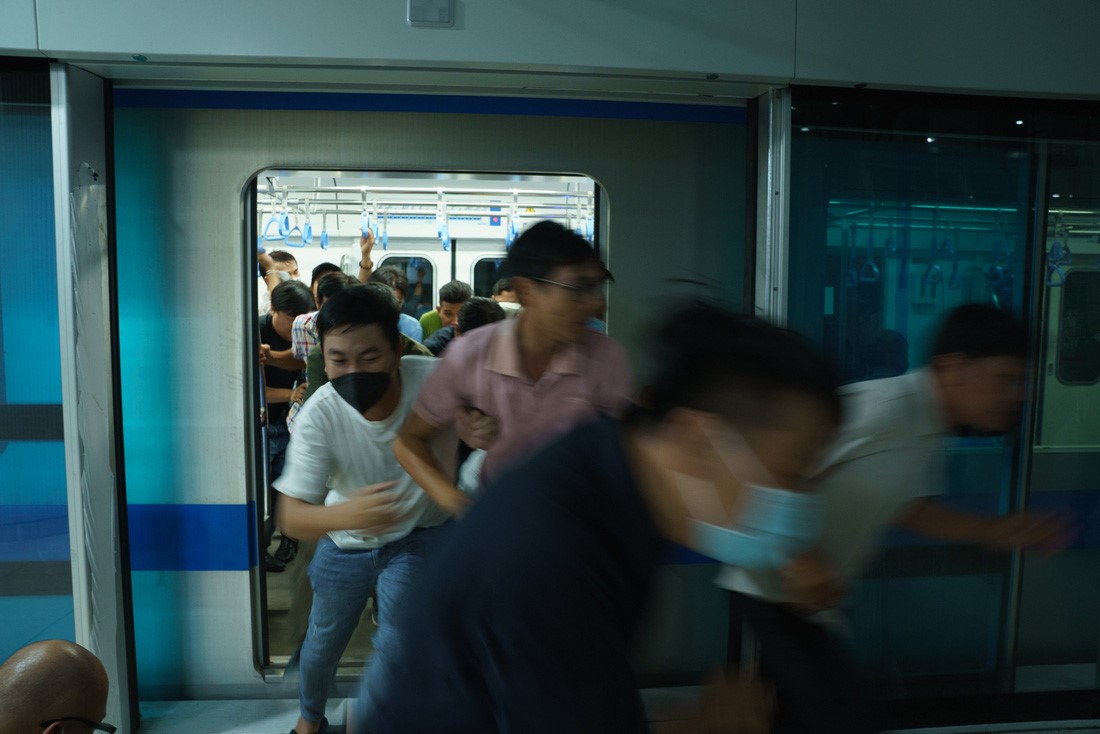 Passengers in a metro train get into a state of panic. Photo: Supplied