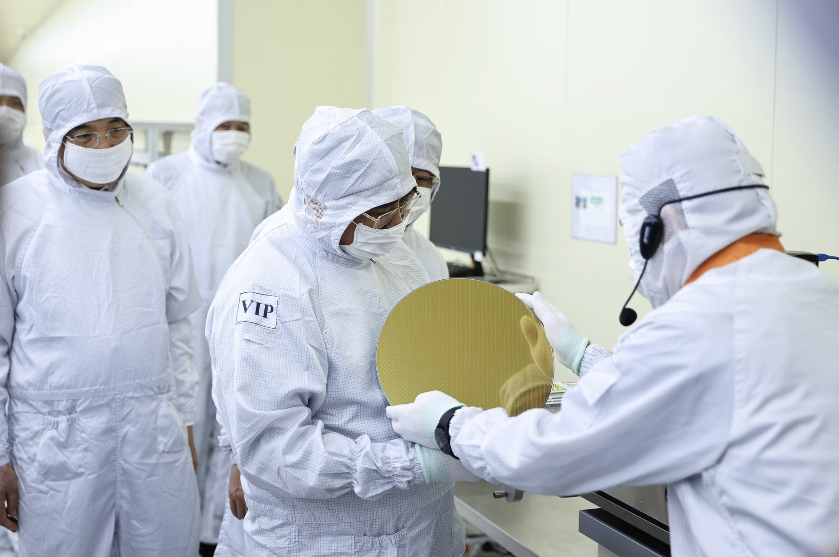 Premier encourages S.Korean semiconductor firm to maintain long-term operation in Vietnam