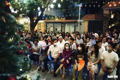 A large number of Catholic followers attend a Christmas celebration service at Mai Khoi Church in District 3, Ho Chi Minh City, southern Vietnam, on the evening of December 24, 2023. Photo: Thanh Hiep / Tuoi Tre