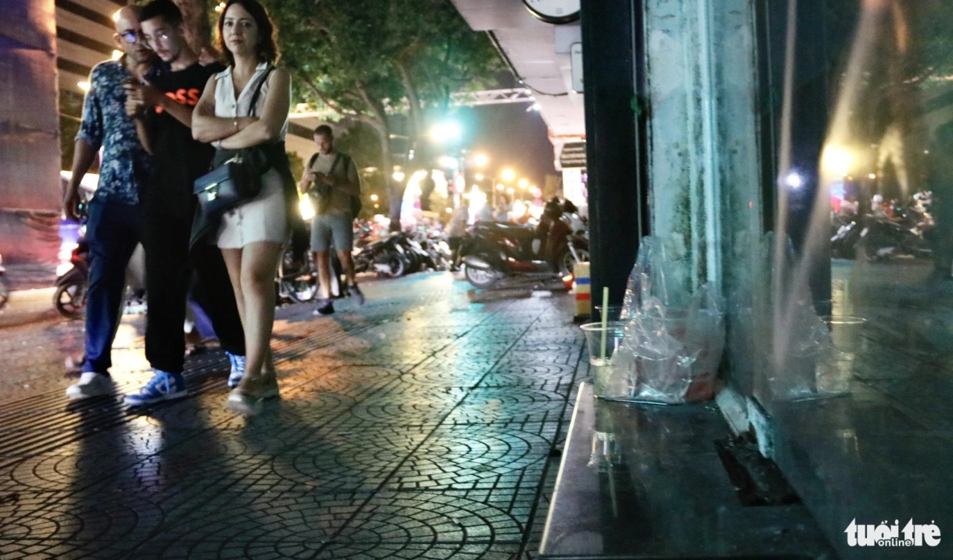 Trash dumped in front of a store in downtown Ho Chi Minh City by Christmas revelers. Photo: Tien Quoc / Tuoi Tre