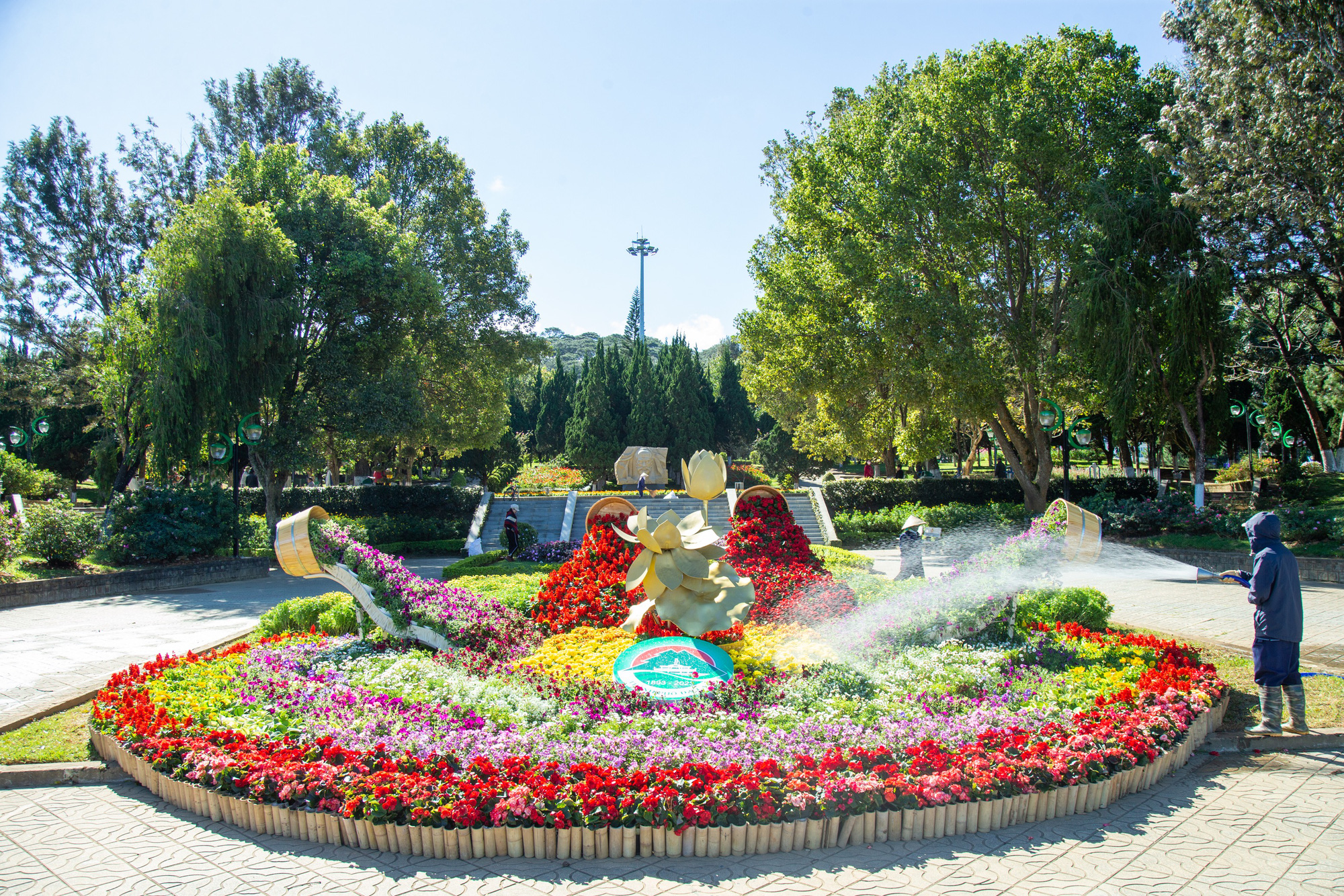 A worker waters a floral creation in the heart of Da Lat City, Lam Dong Province, Vietnam. Photo: Thien Khai / Tuoi Tre