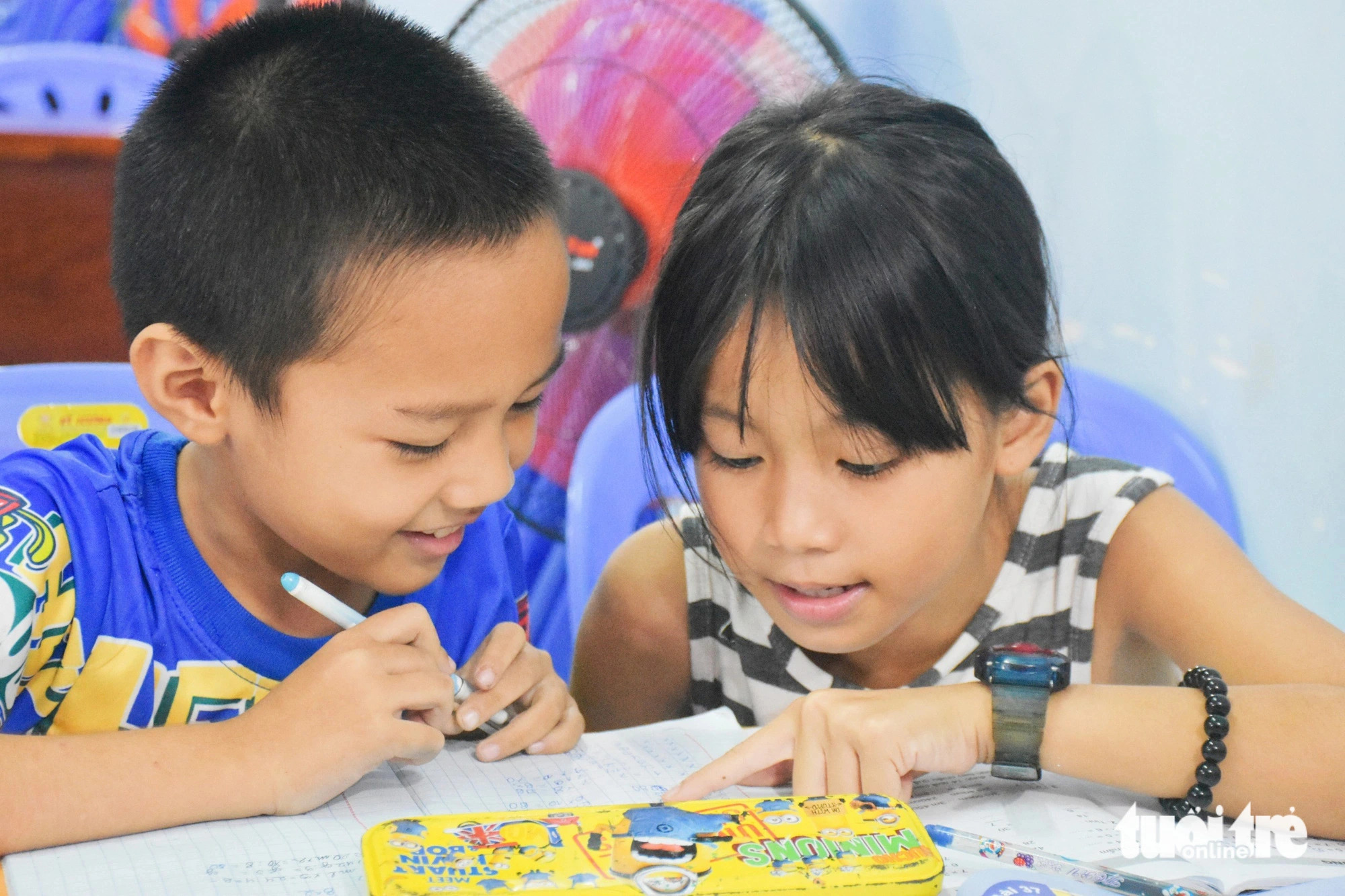 Despite being from marginalized communities, the children in Duc’s class always try their best. Photo: Tran Hoai / Tuoi Tre