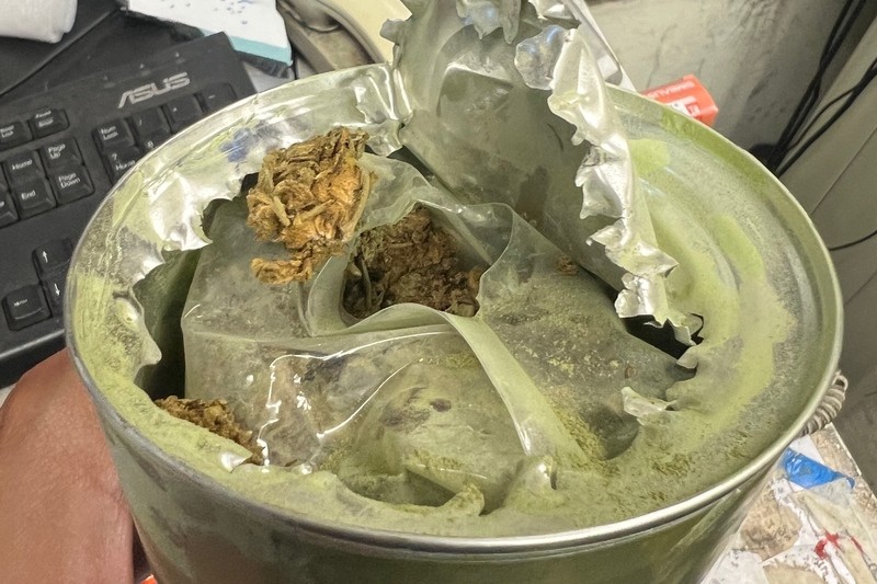 Marijuana is concealed in a matcha green tea powder can. Photo: Taiwan Aviation Police Bureau