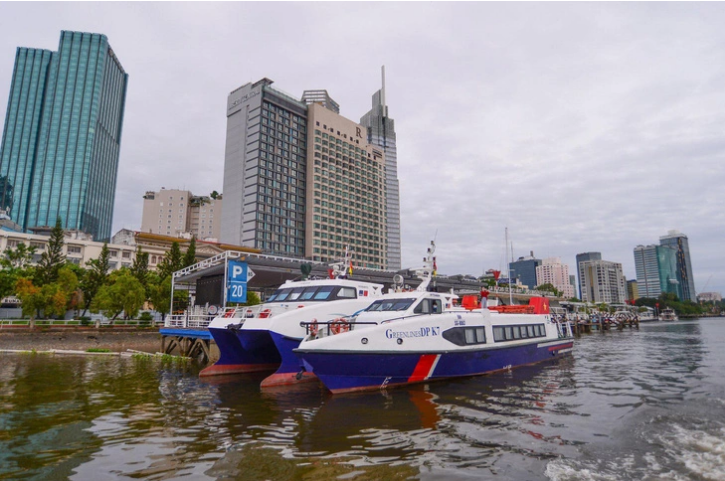 Inland waterway port in downtown Ho Chi Minh City resumes operation