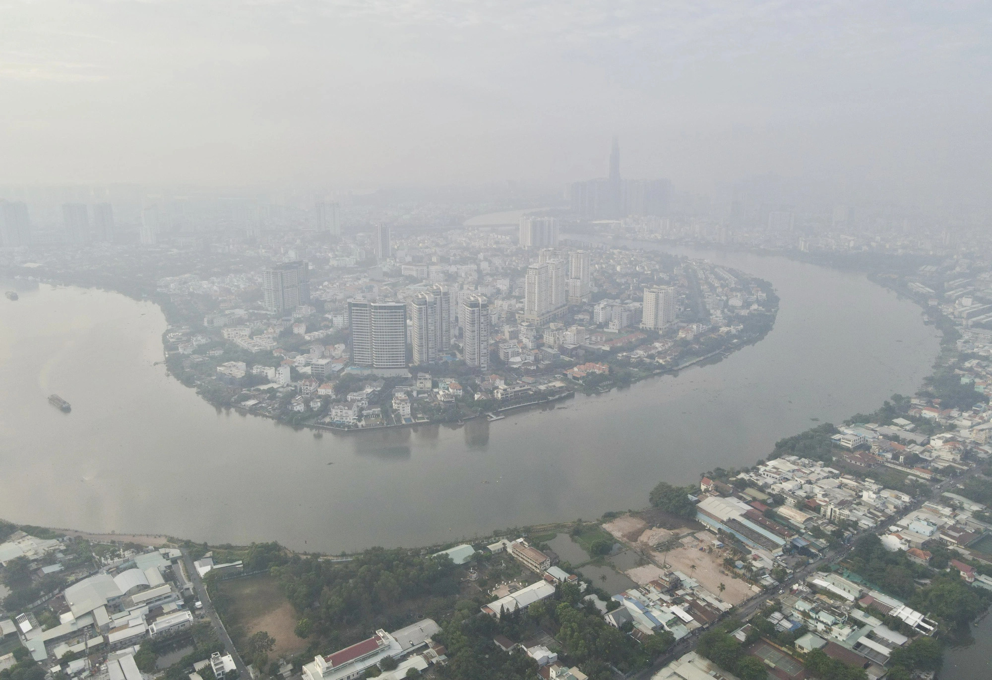 A bird’s eye view of Ho Chi Minh City experiencing poor air quality on December 29, 2023. Photo: Le Phan / Tuoi Tre