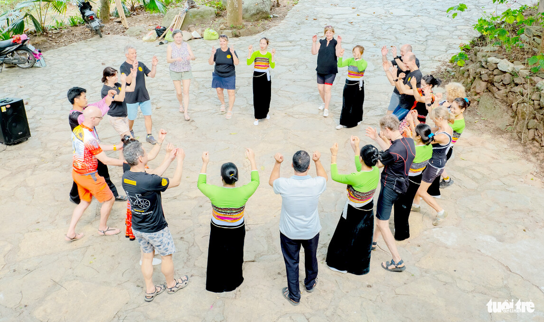 Foreign tourists join an artistic program with people in the Thai ethnic group in Thanh Hoa Province, north-central Vietnam.