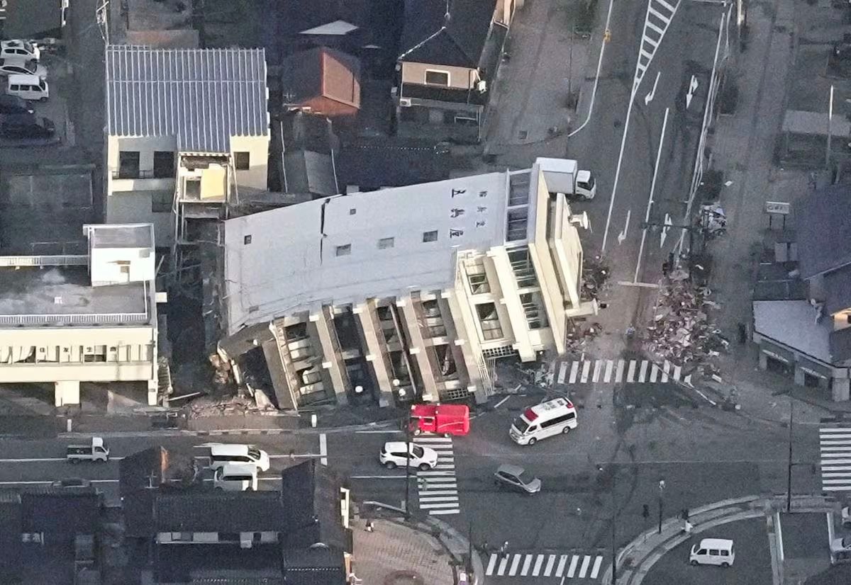 An aerial view shows a collapsed building caused by an earthquake in Wajima, Ishikawa prefecture, Japan January 2, 2024, in this photo released by Kyodo. Photo: Kyodo/via Reuters