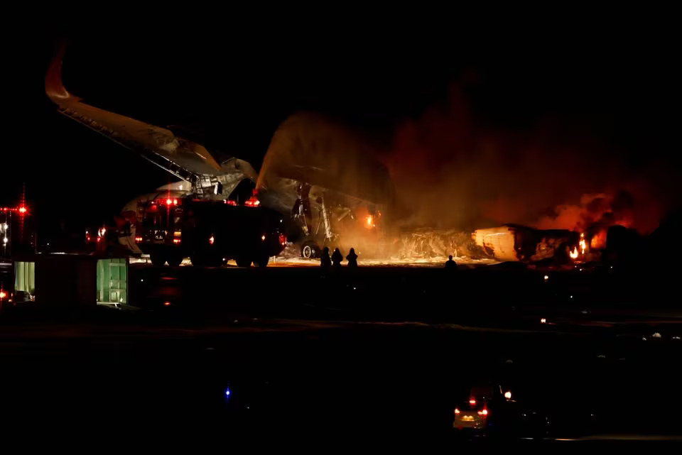 Firefighters work on a burning Japan Airlines' A350 airplane at Haneda International Airport, in Tokyo, Japan January 2, 2024. Photo: Reuters