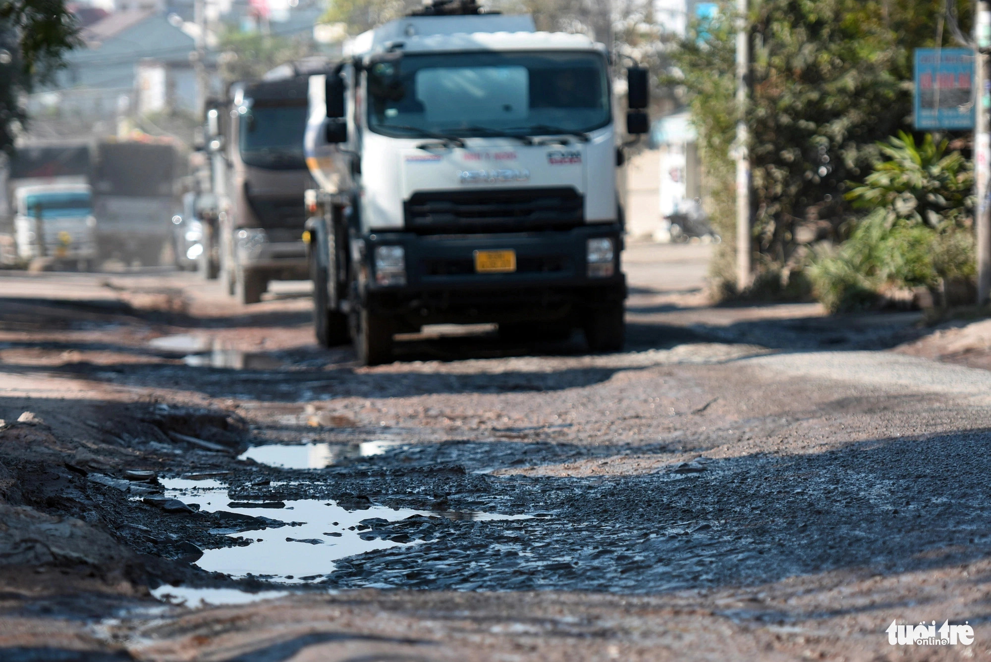 In late December last year, the provincial administration of Dong Nai wrote to the developer asking it to urgently carry out maintenance on road sections under the Road No.768 BOT project. Photo: A. Loc / Tuoi Tre