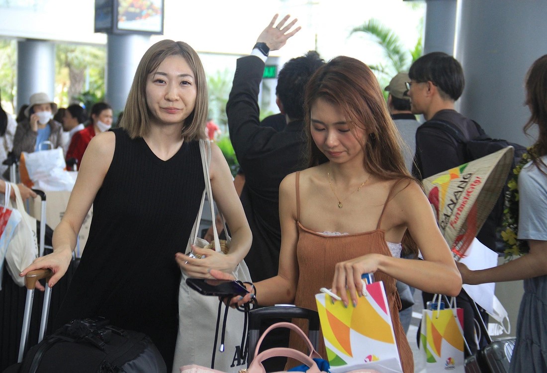 International travelers are seen at the Da Nang International Airport terminal in central Vietnam’s Da Nang City. Photo: Truong Trung / Tuoi Tre
