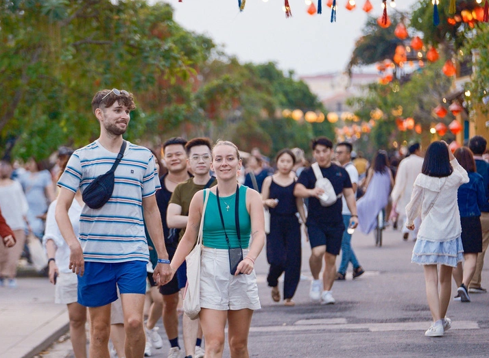 Vietnam serves 3.2 million tourists during New Year holiday