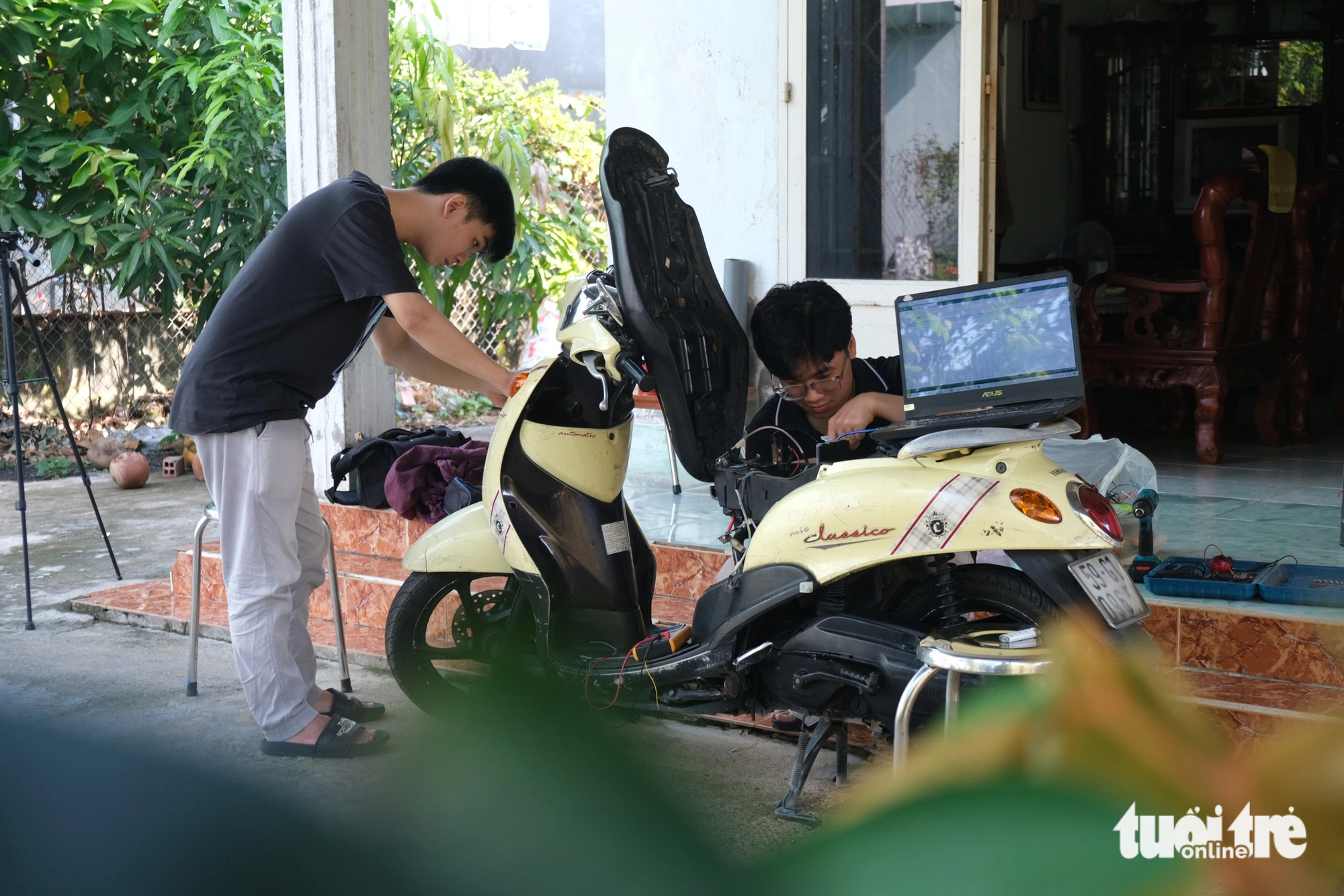Parking panic solved? Students design fire-prevention system for Vietnam's beloved bikes