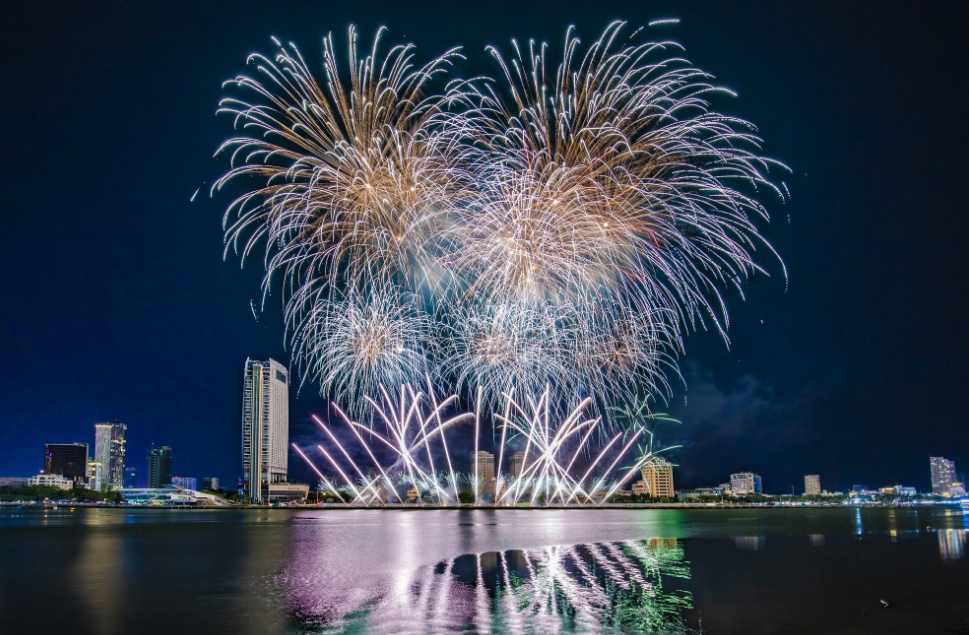 7 international pyrotechnic teams to compete at Da Nang fireworks festival this year