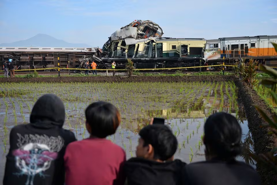 Locals watch the site of a train collision between the local Bandung Raya train and the Turangga train in Cicalengka, Bandung, West Java province, Indonesia, January 5, 2024, in this photo taken by Antara Foto. Photo: Reuters