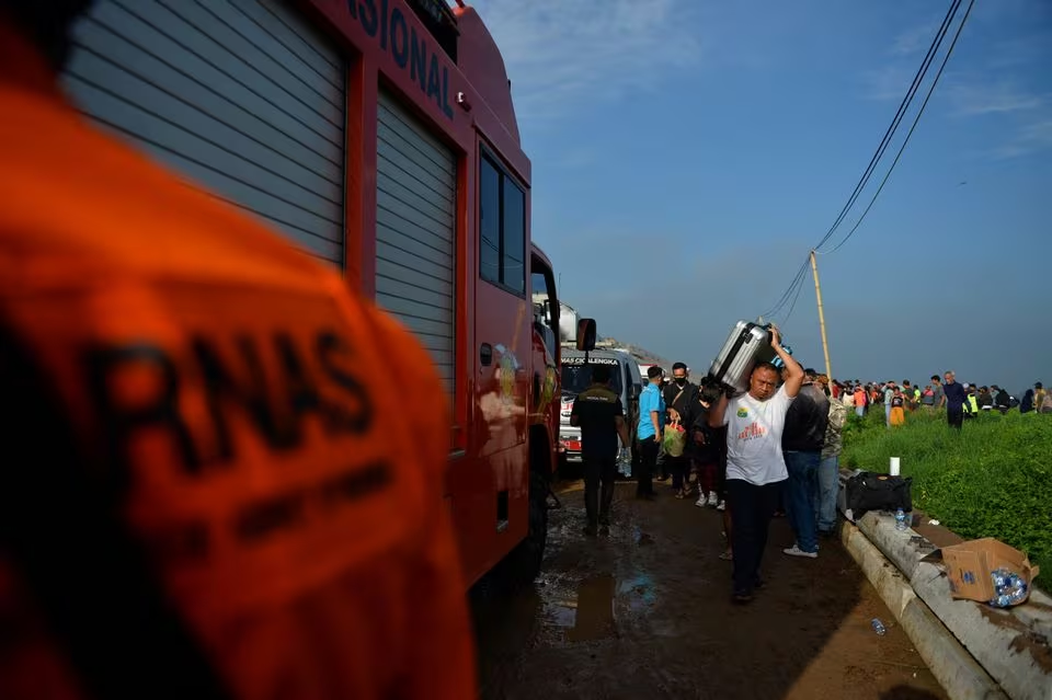 Passengers are evacuated after a train collision between the local Bandung Raya train and the Turangga train in Cicalengka, Bandung, West Java province, Indonesia, January 5, 2024, in this photo taken by Antara Foto. Photo: Reuters