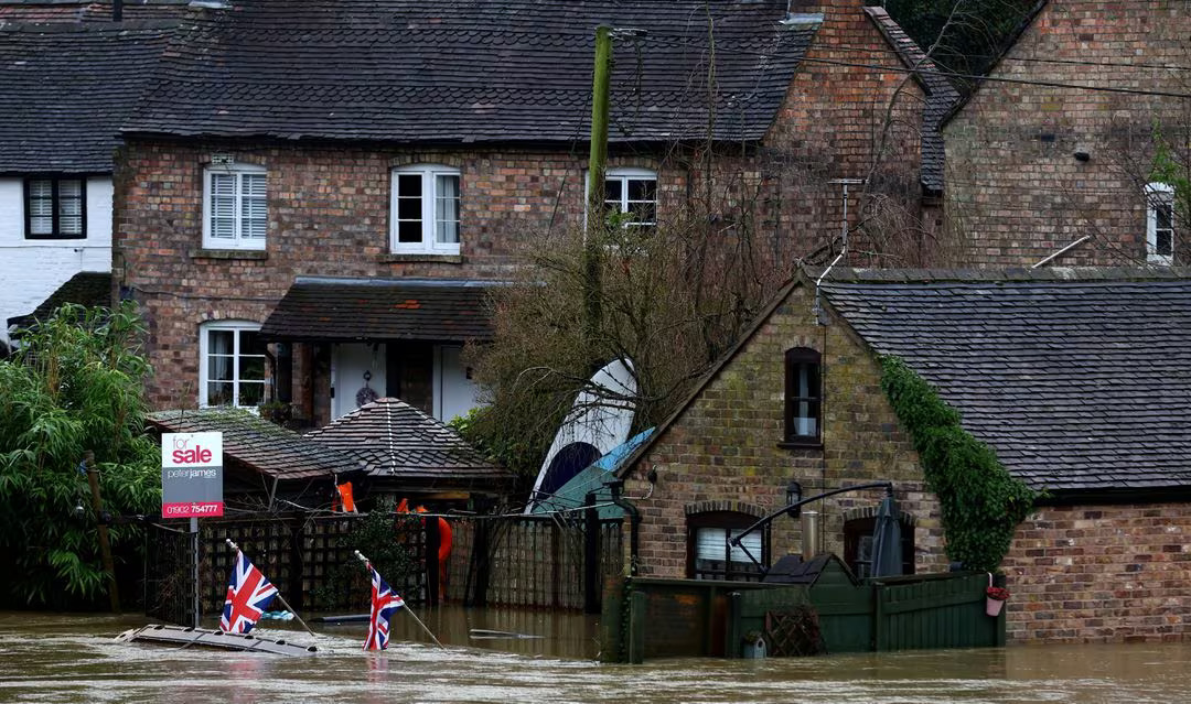 A home is surrounded from flood water from the River Severn after heavy rain from Storm Henk, Ironbridge, Britain, January 4, 2024. Photo: Reuters