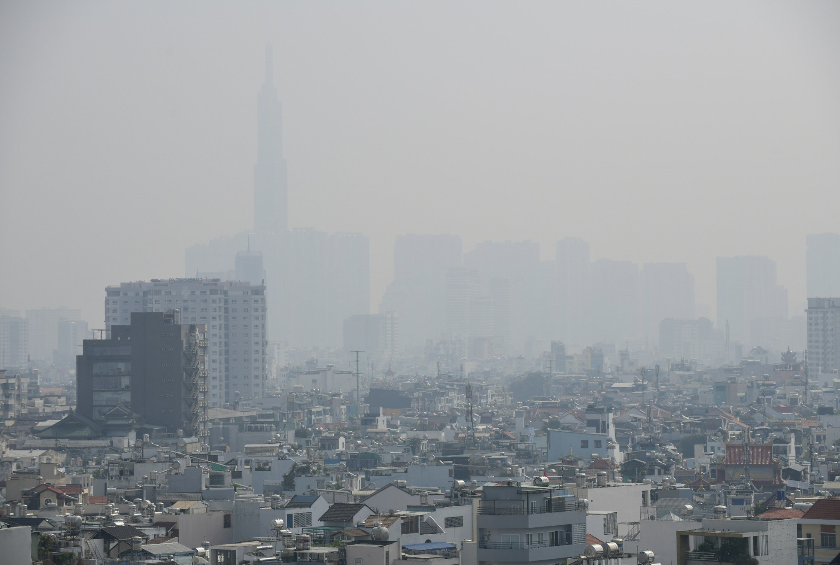 Ho Chi Minh City blanketed in polluted air, smog these days