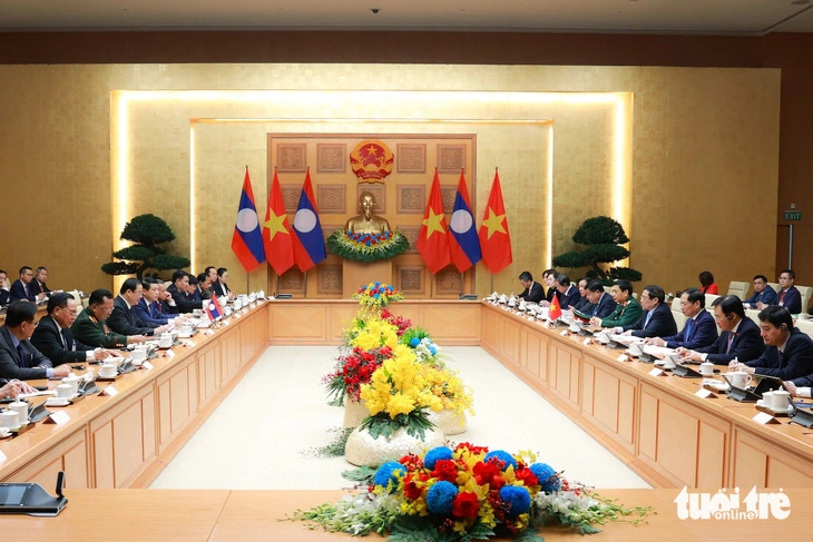 Vietnam, Laos ink 4 deals, aim to expand cooperation in various areas