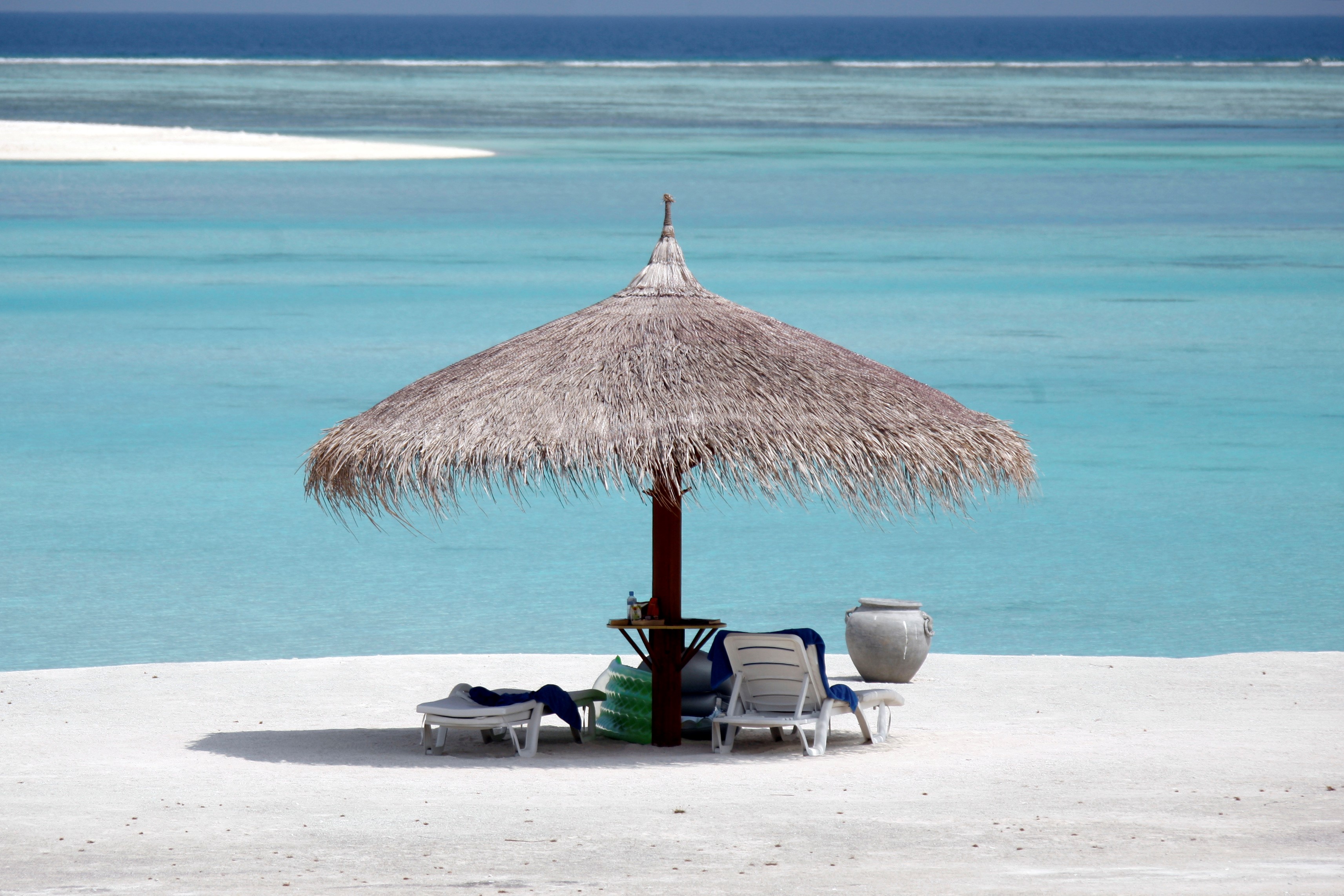 General view of the sandy beach of Olhuveli island in Maldives February 15, 2009. Photo: Reuters