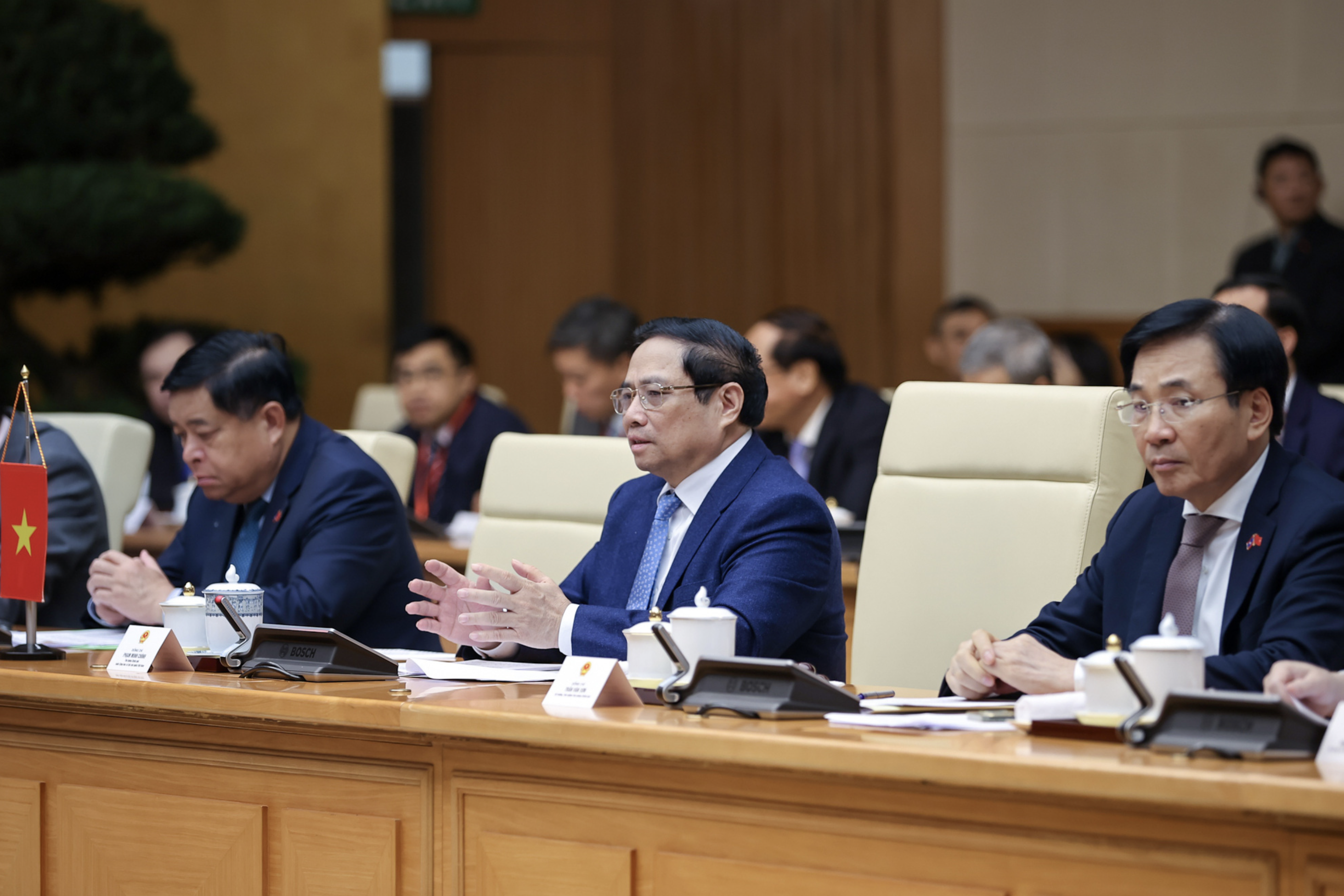 Prime Minister Pham Minh Chinh (C) addresses the 46th meeting of the two countries’ Inter-Governmental Committee in Hanoi on January 7, 2024. Photo: AGP