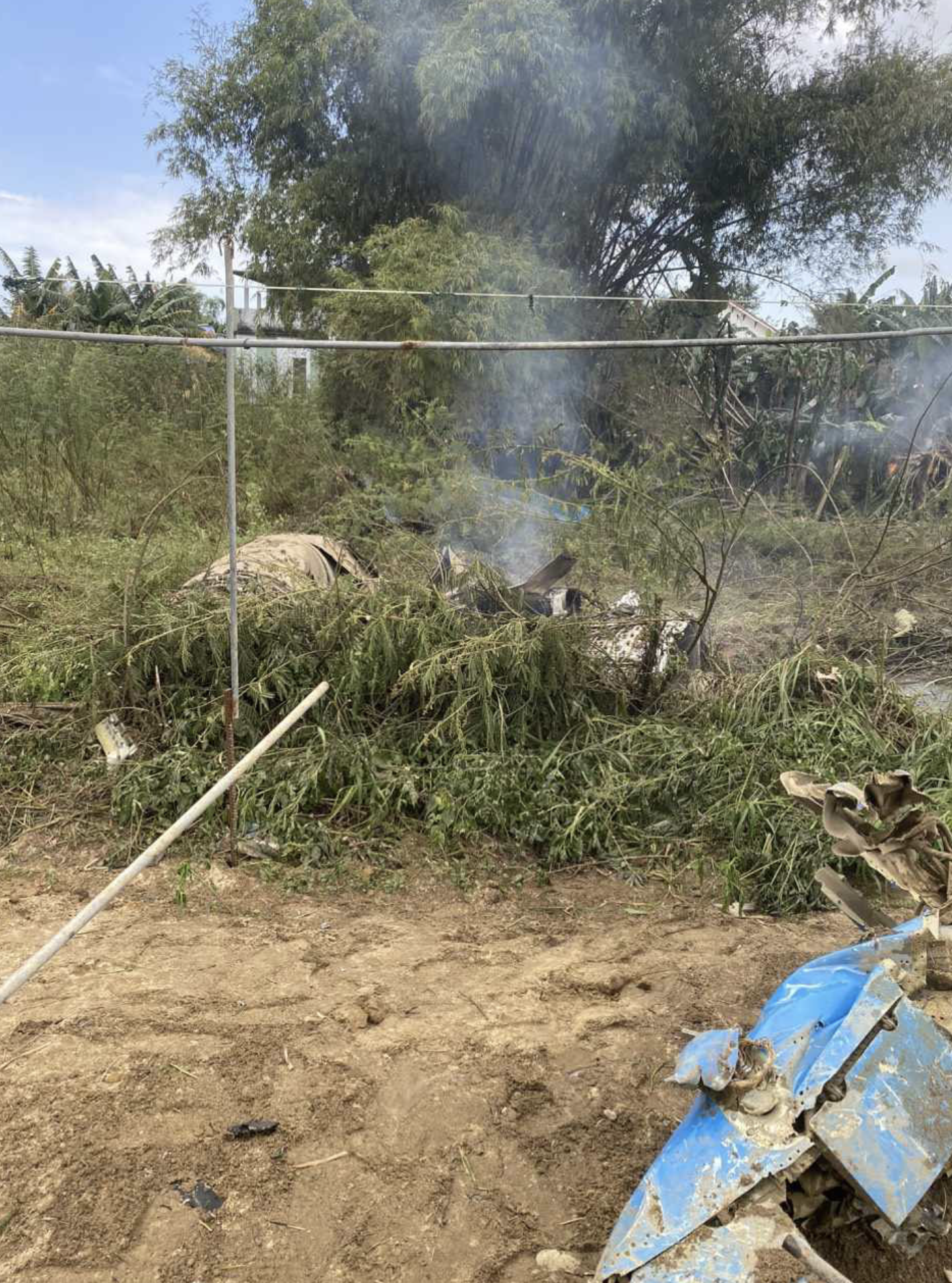 A piece of a military plane which falls out of the sky during a training flight in Quang Nam Province, January 9, 2024. Photo: Cong Tam / Tuoi Tre